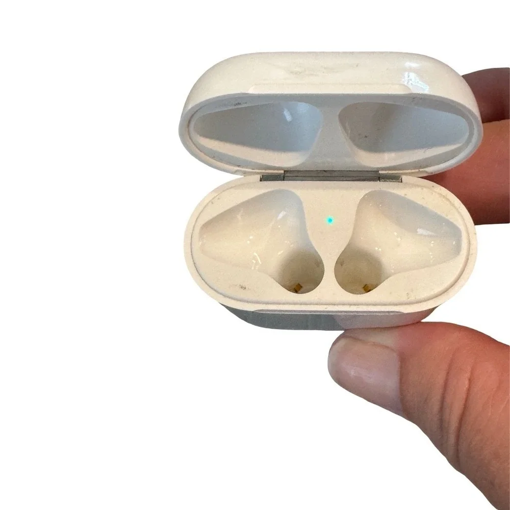 Apple AirPods Wireless Charging Case White A1602 for 1st & 2nd Gen AirPods
